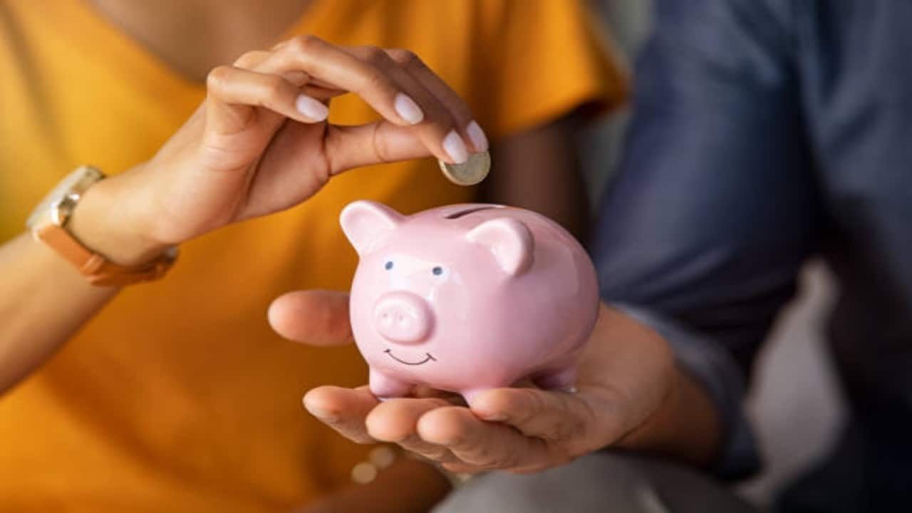 Así puedes ahorrar hasta 156 mil pesos con puras monedas de 10 pesos