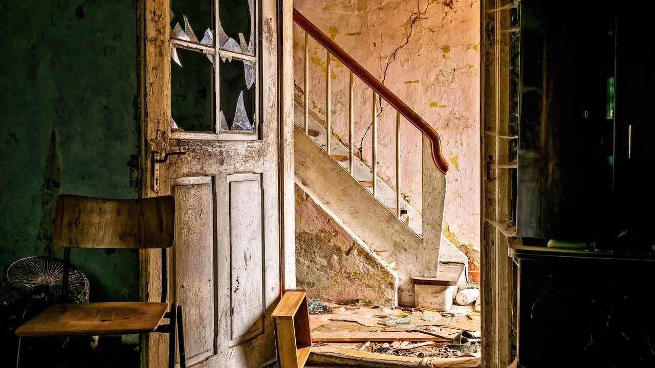 Por qué no es recomendable bajar las escaleras durante un temblor