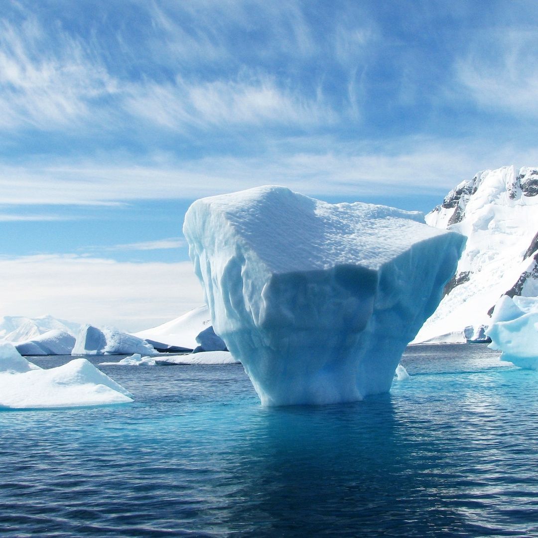 Iceberg se derrite en el mar