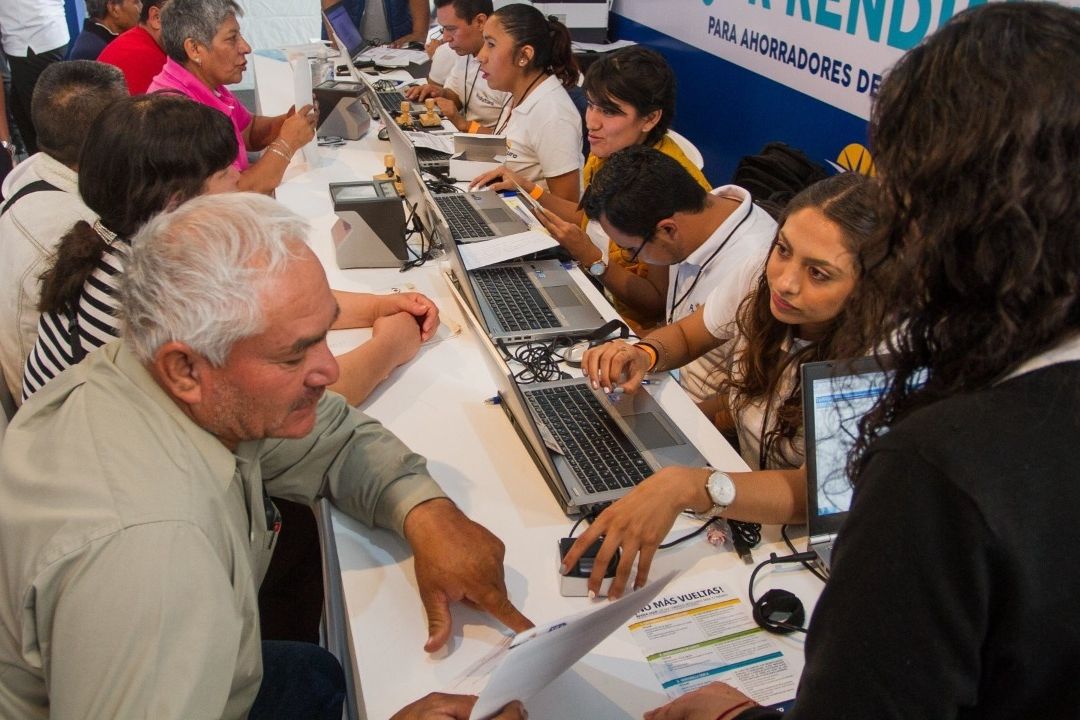 Sí, es posible retirar dinero de tu Afore en el momento que lo necesites. Es necesario asistir a tu Afore para solicitar el retiro, de manera parcial o total.