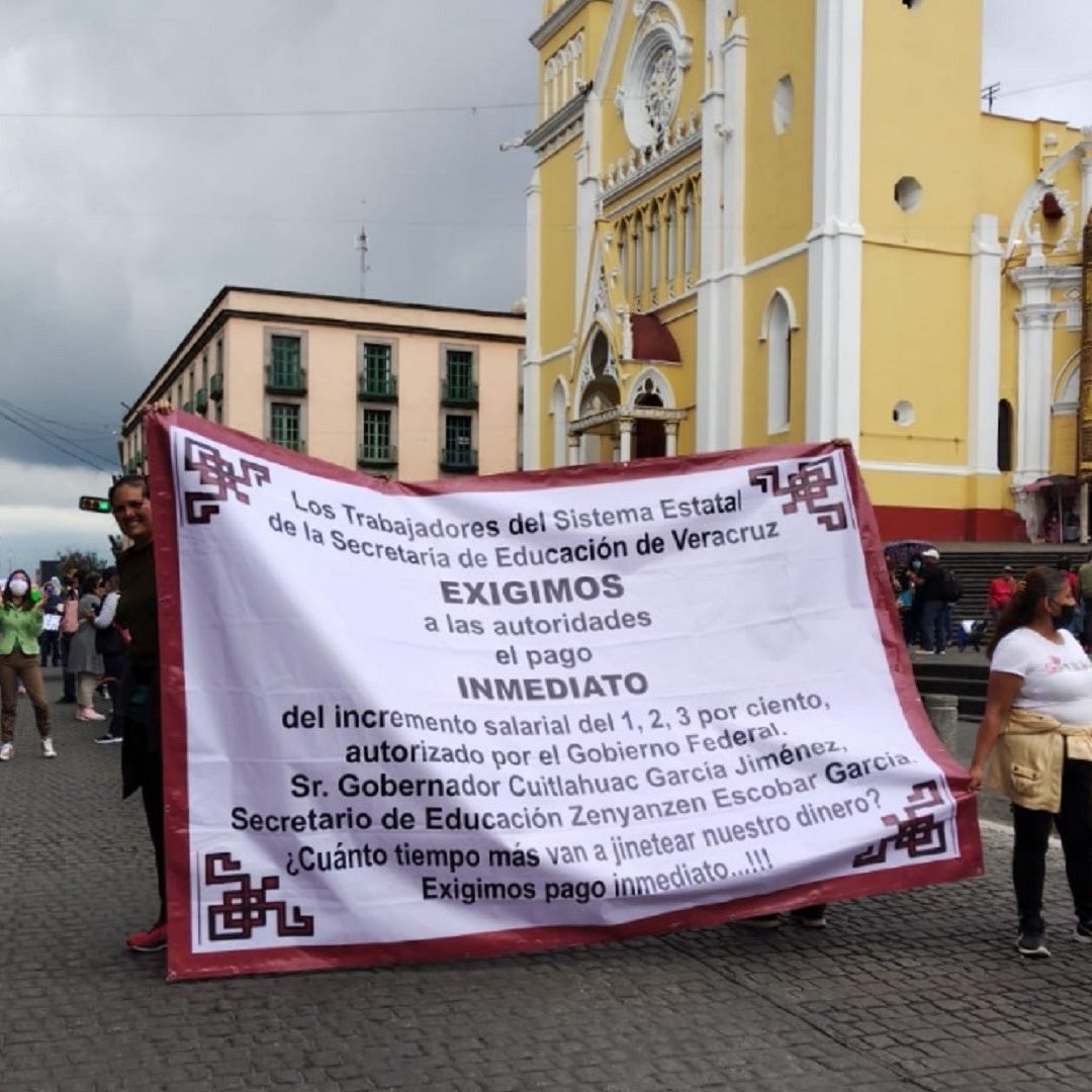 Maestros de Veracruz protestan por Falta de Pagos