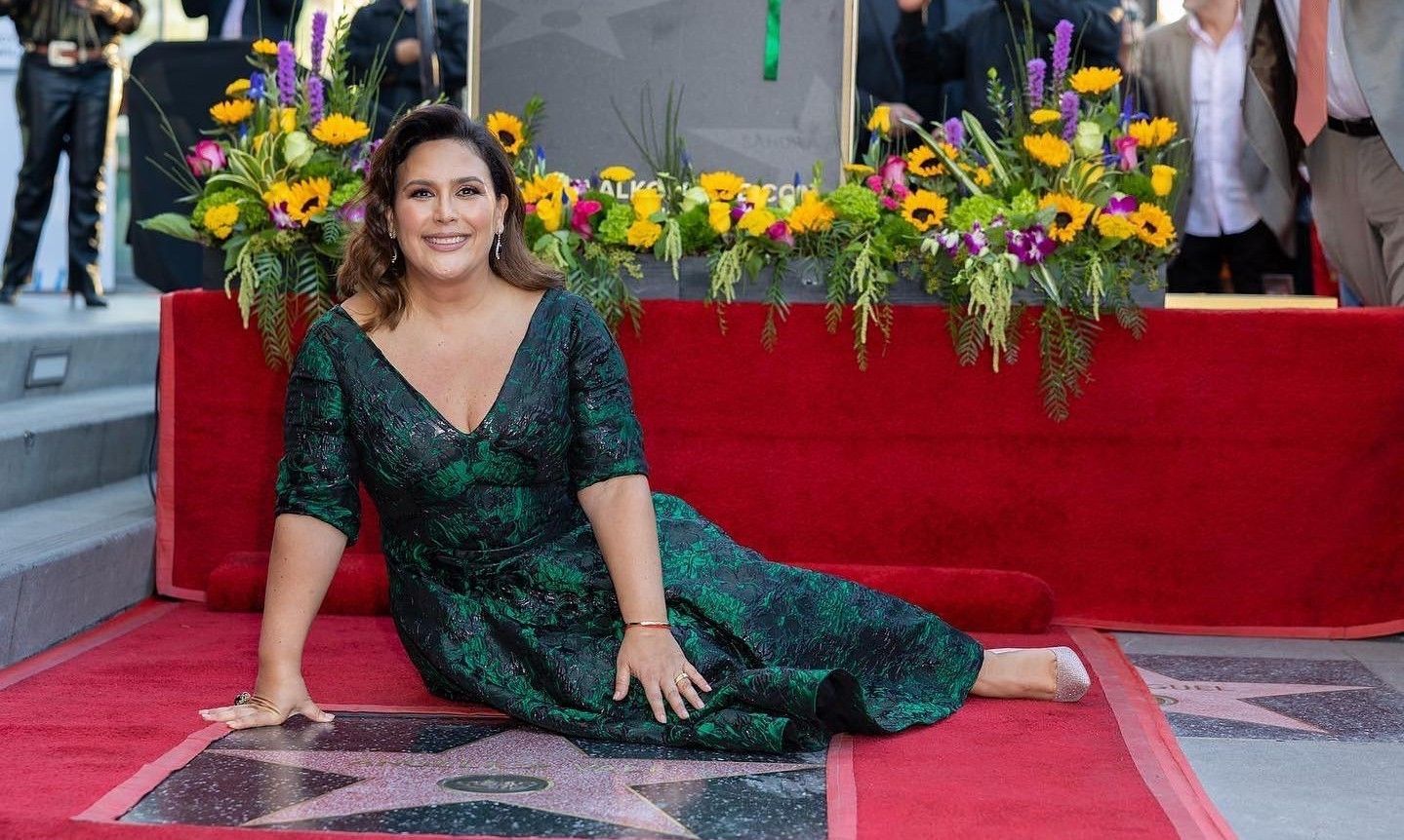 Angélica Vale devela su estrella en el Paseo de la Fama.