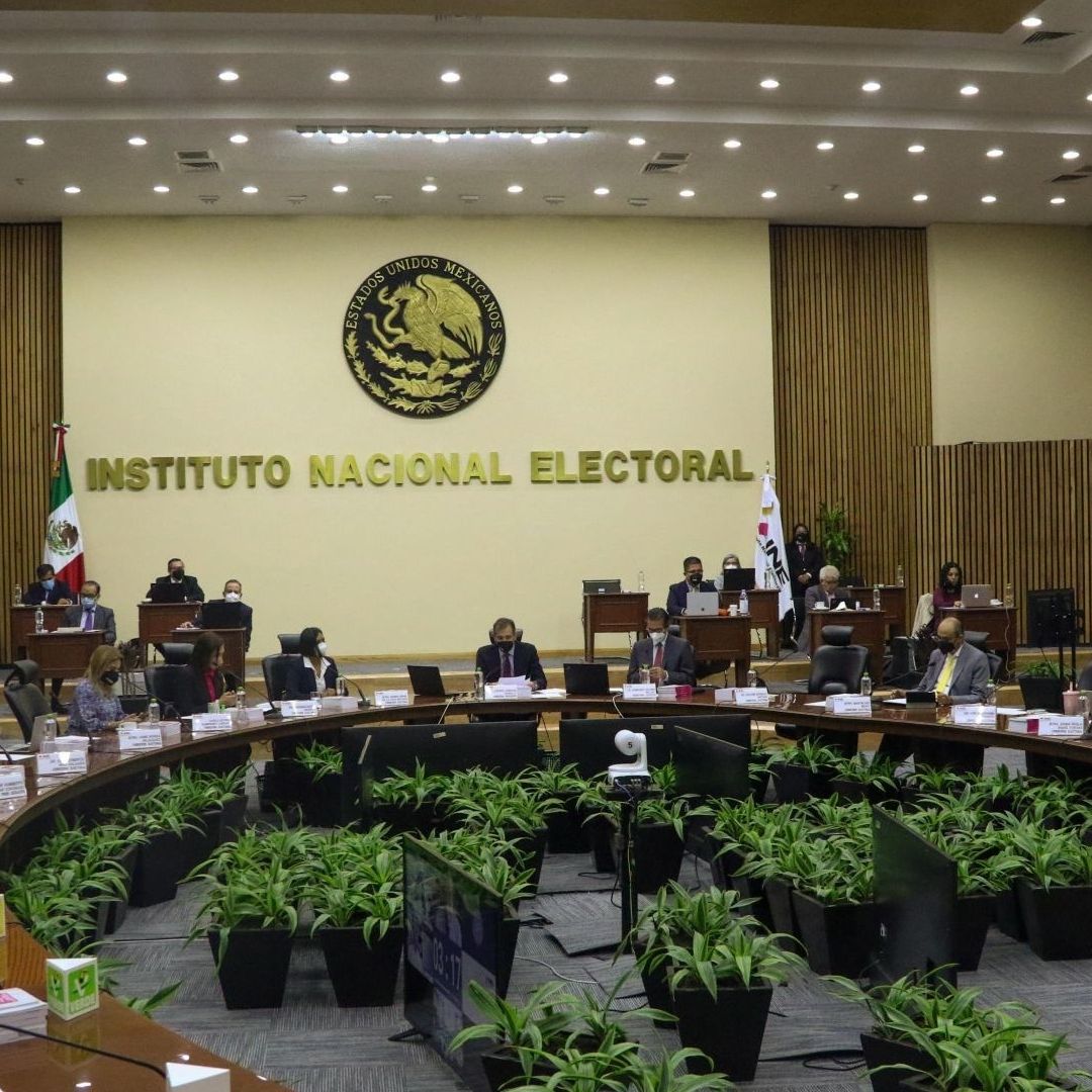 Lorenzo Córdova defiende la autonomía del INE, el control total y resguardo del padrón electoral