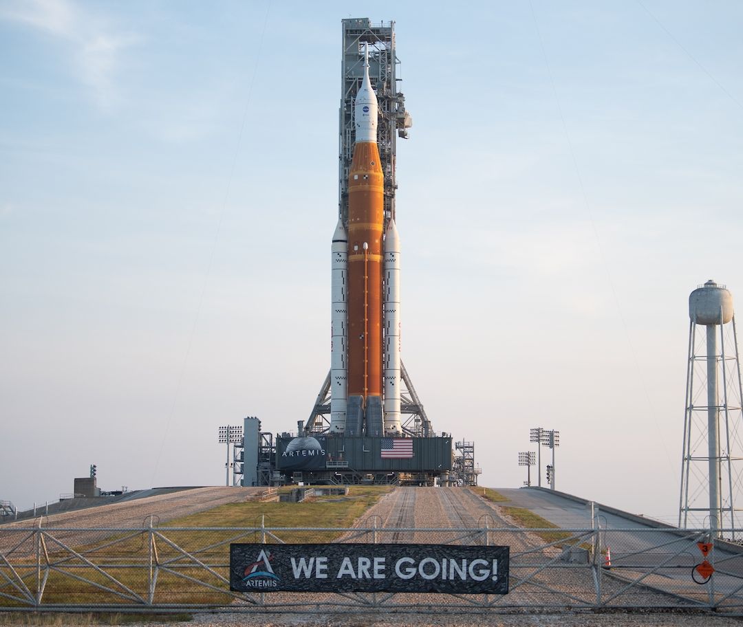 Cohete SLS de la NASA que lanzará la misión Ártemis 1 a la Luna