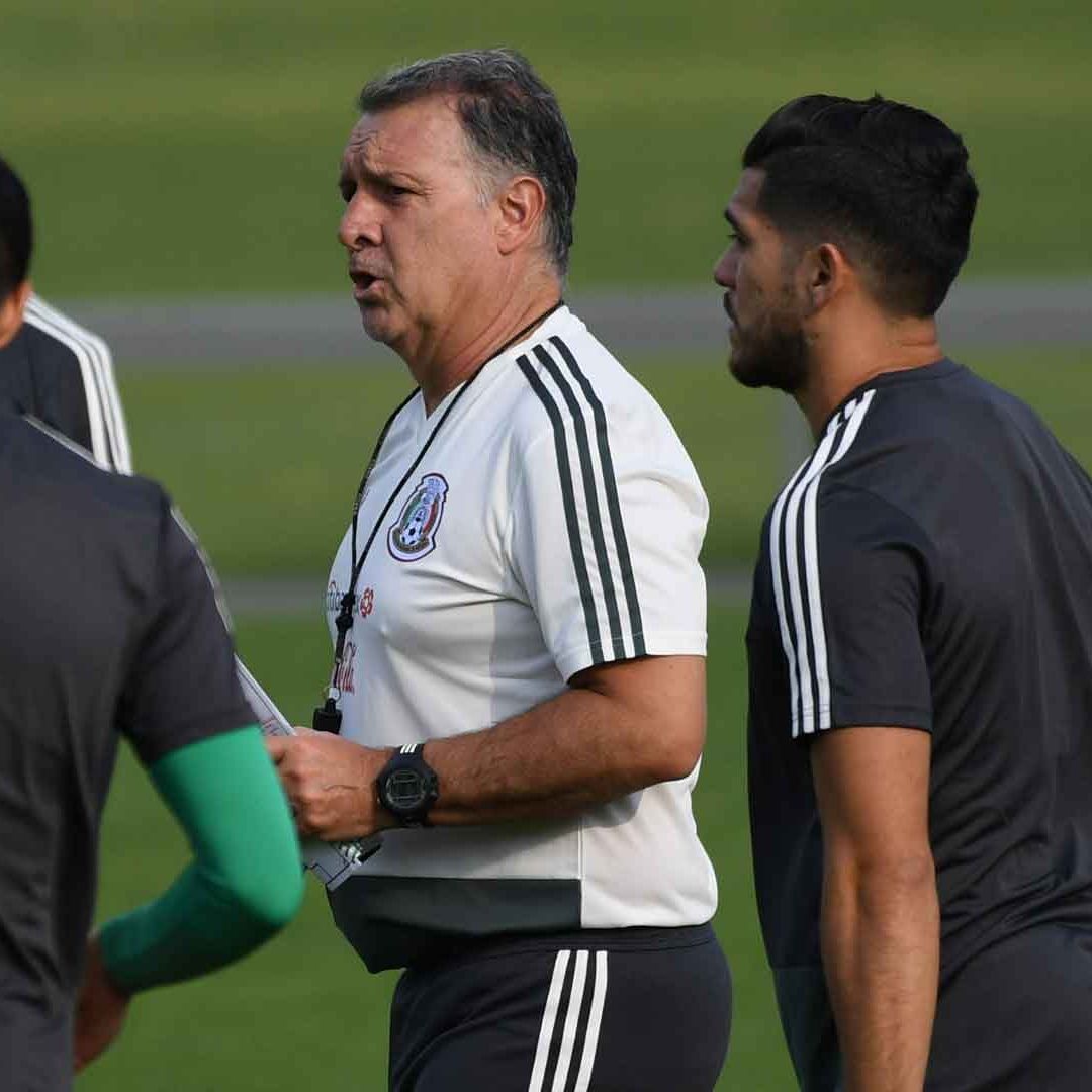 "Tata" Martino, DT de la Selección Mexicana, durante un entrenamiento