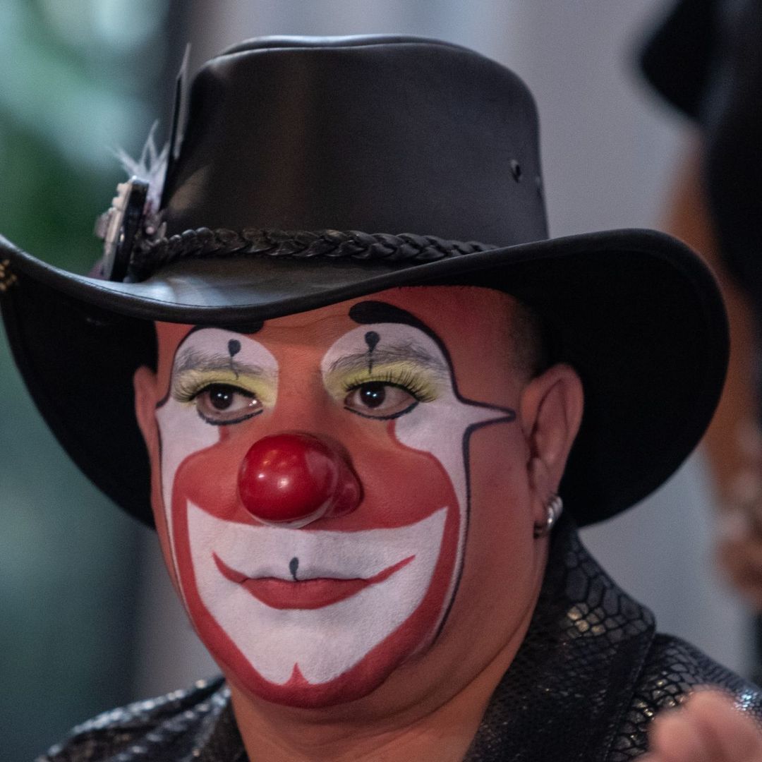 El comediante Platanito durante conferencia de prensa en febrero del 2022