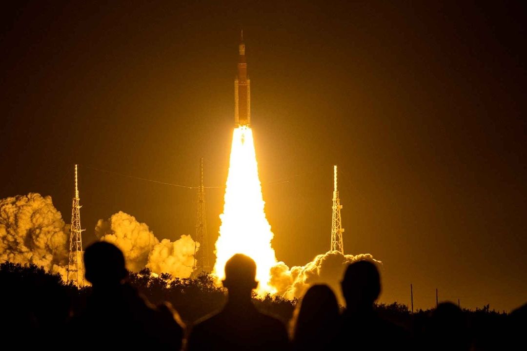 La NASA celebró el éxito por el lanzamiento de la misión Ártemis 1 que se dirige a la Luna.