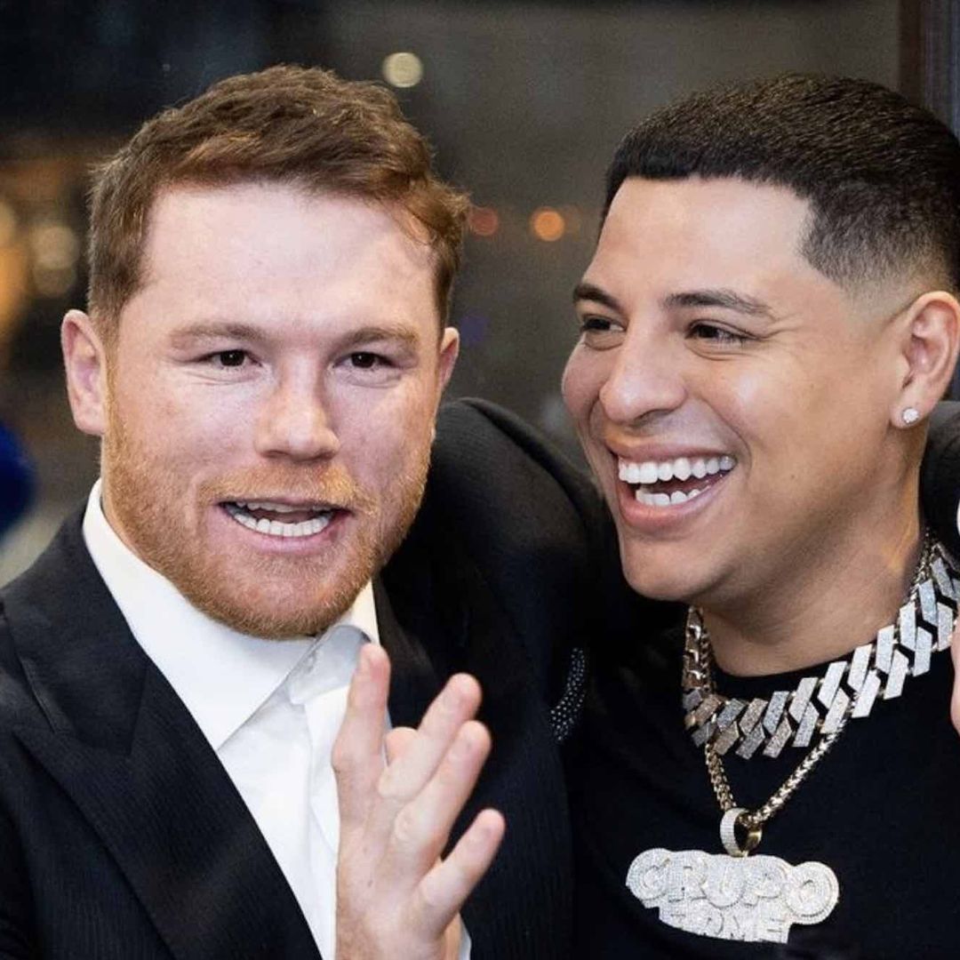 Saúl Canelo Álvarez y Eduin Caz durante la fiesta de la hija del boxeador