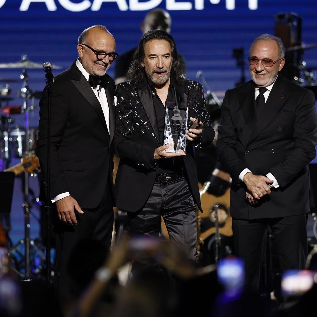 El Buki recibe premio Latin Grammy por ser la ‘Persona del Año’