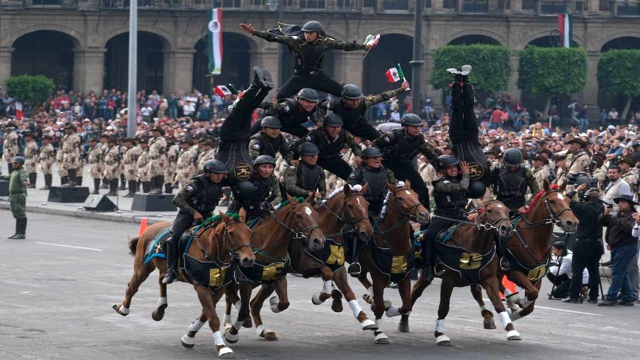 El desfile del 20 de noviembre es para conmemorar el inicio de la Revolución Mexicana.