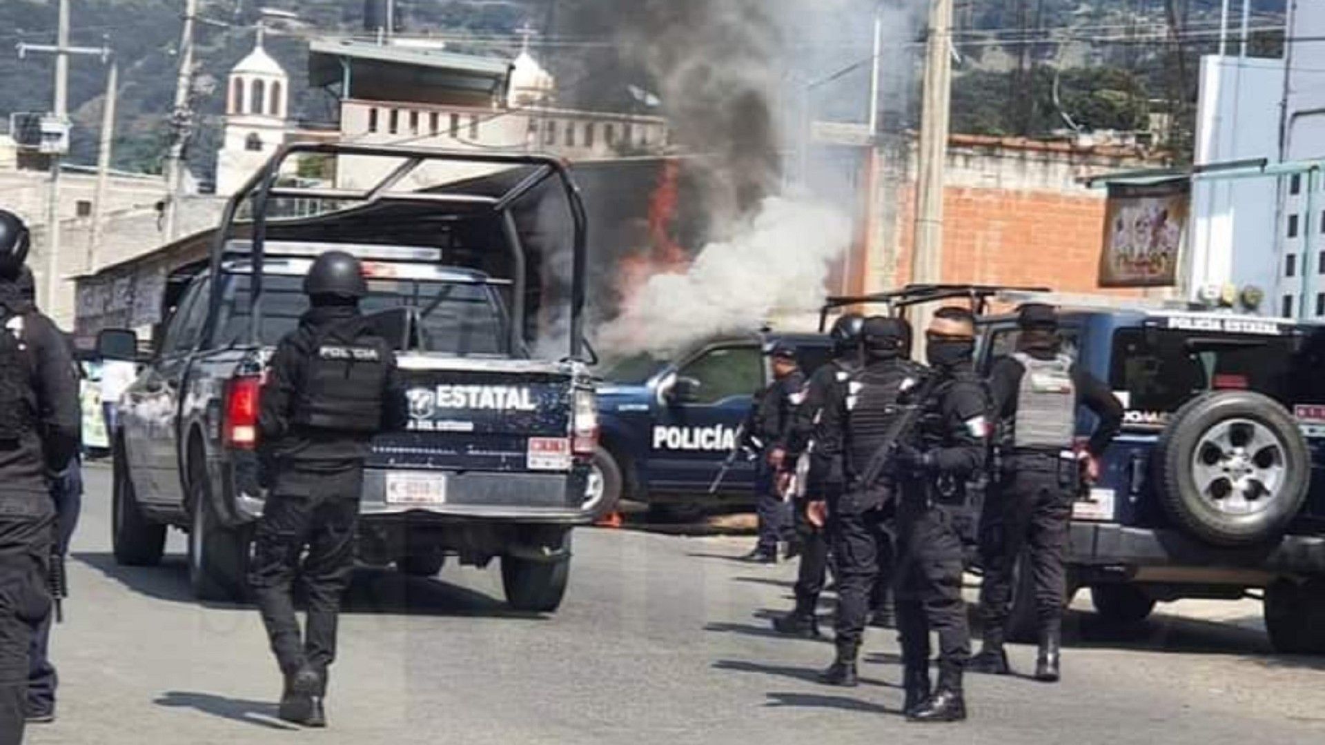 Patrullas incendiadas en Tejupilco, Estado de México