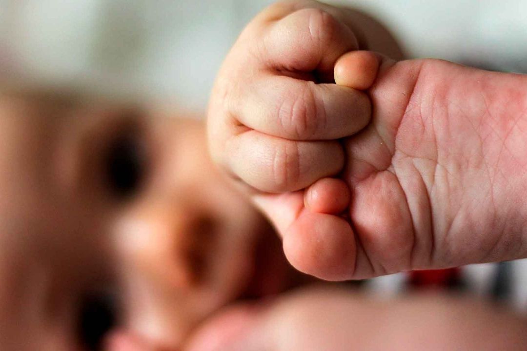Casos en niños de virus sincitial respiratorio saturan hospitales en México