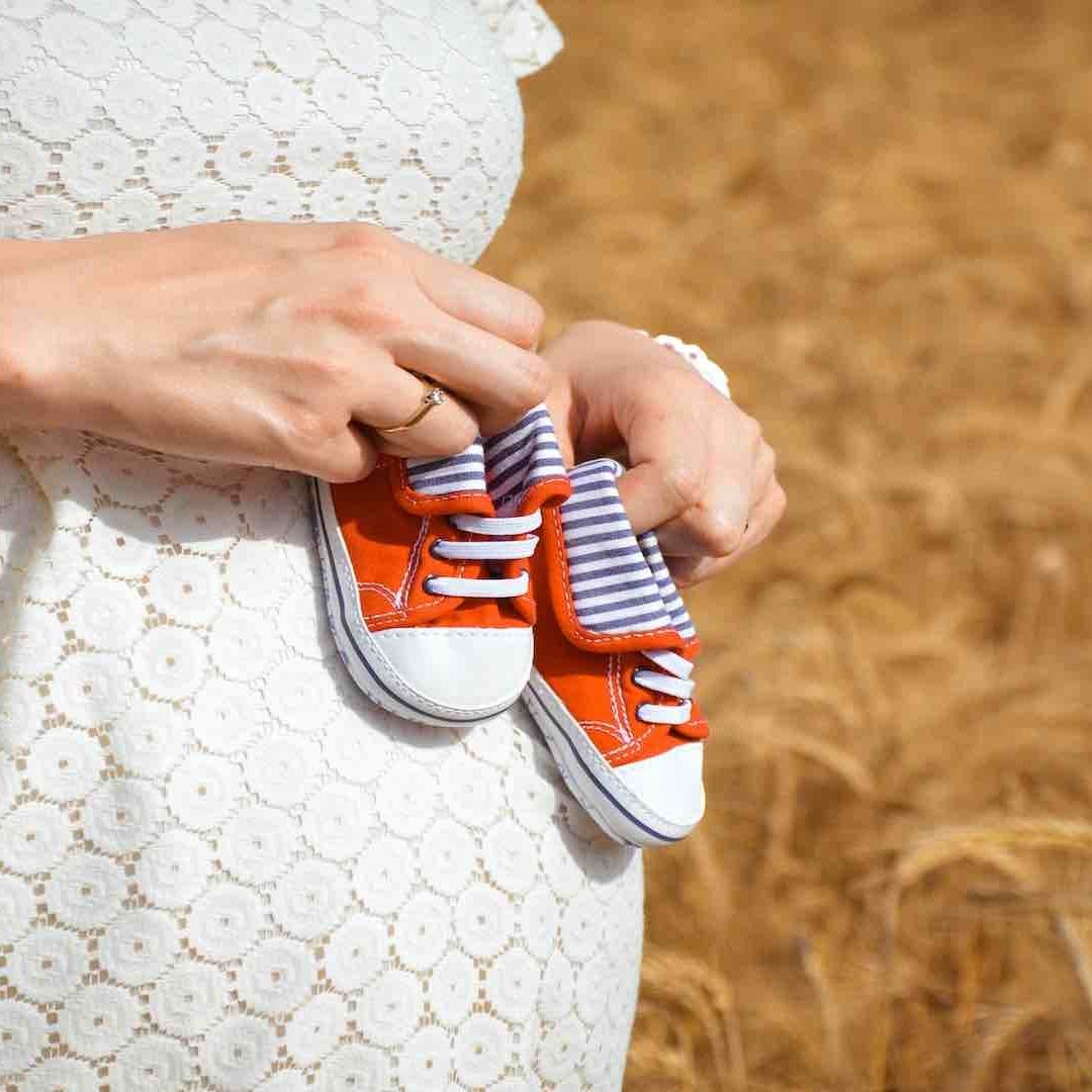 Esto es lo que debes hacer si te descuentan del aguinaldo días por tomar un permiso de maternidad.