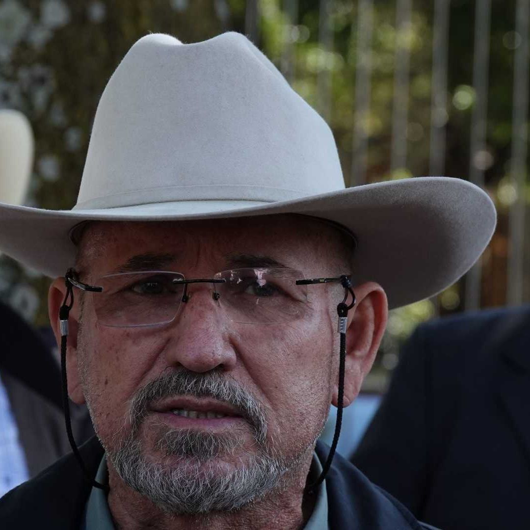 Hipólito Mora es conocido por su defensa a las comunidades rurales en Tierra Caliente