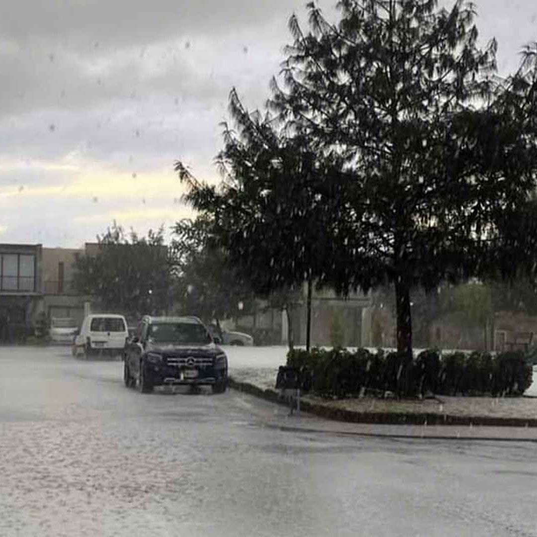 Lluvia y granizo causa afectaciones en Toluca