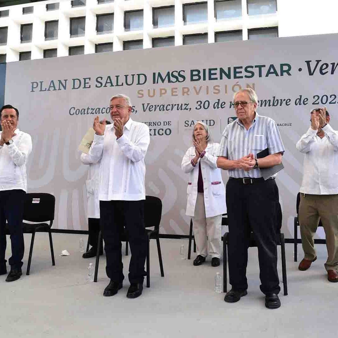 AMLO durante la puesta en marcha del Programa IMSS-Bienestar en Coatzacoalcos