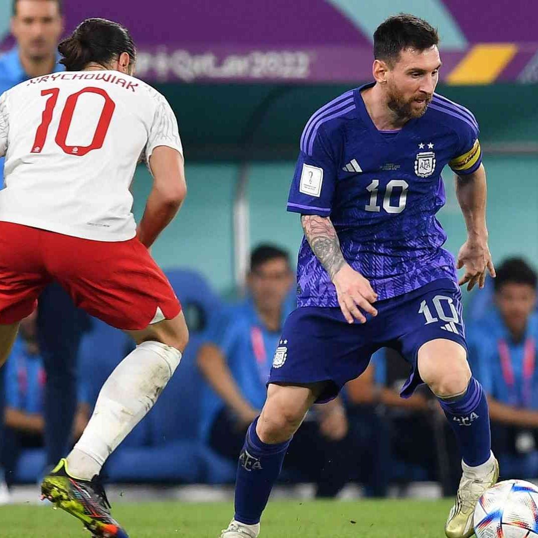 El futbolista argentino, Lionel Messi, durante el partido contra Polonia en Qatar 2022
