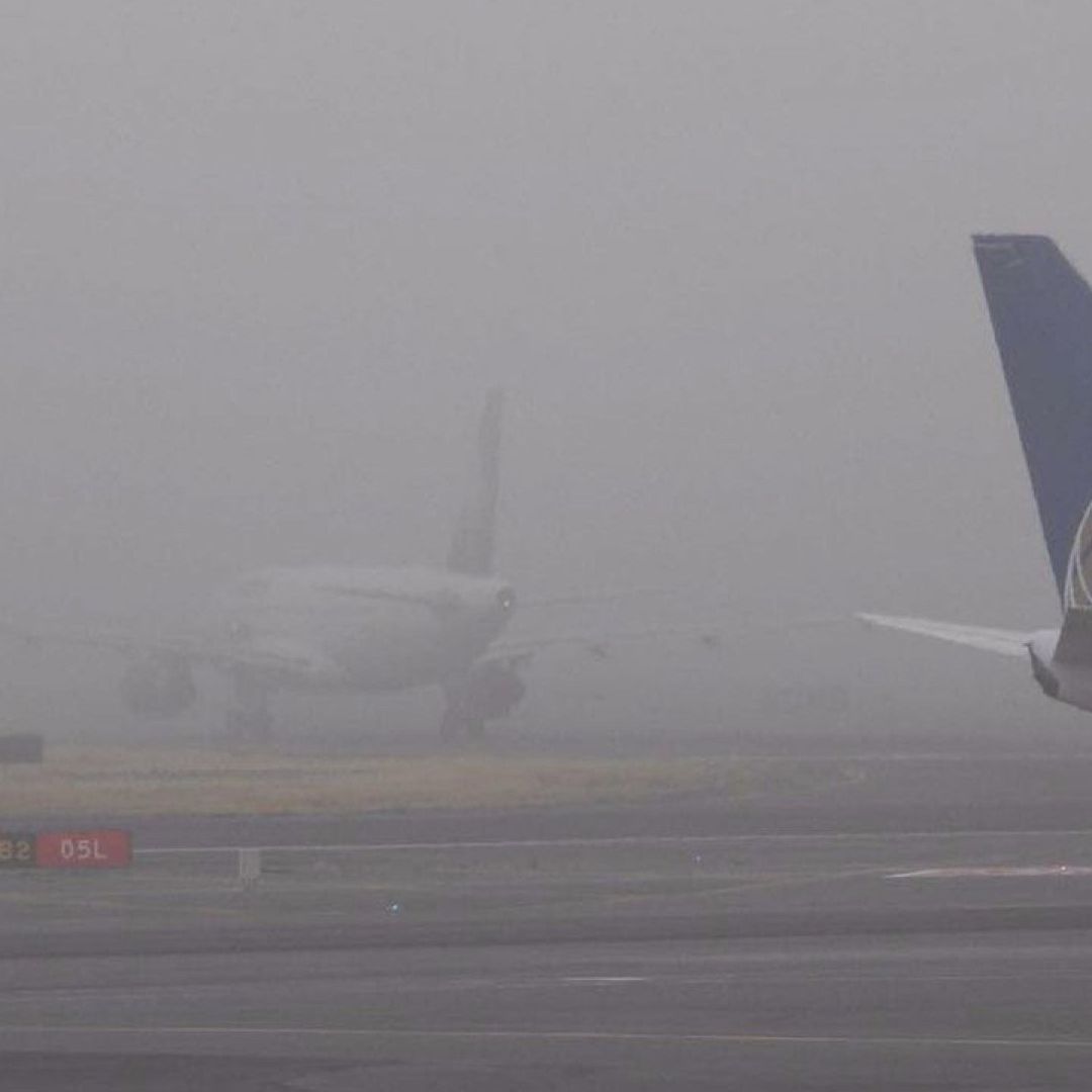 El AICM informó que debido a un banco de niebla se suspenden los despegues y aterrizajes