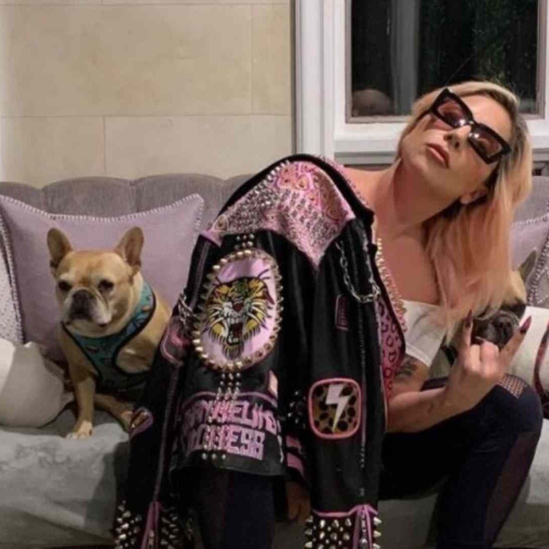 La cantante Lady Gaga con sus perros