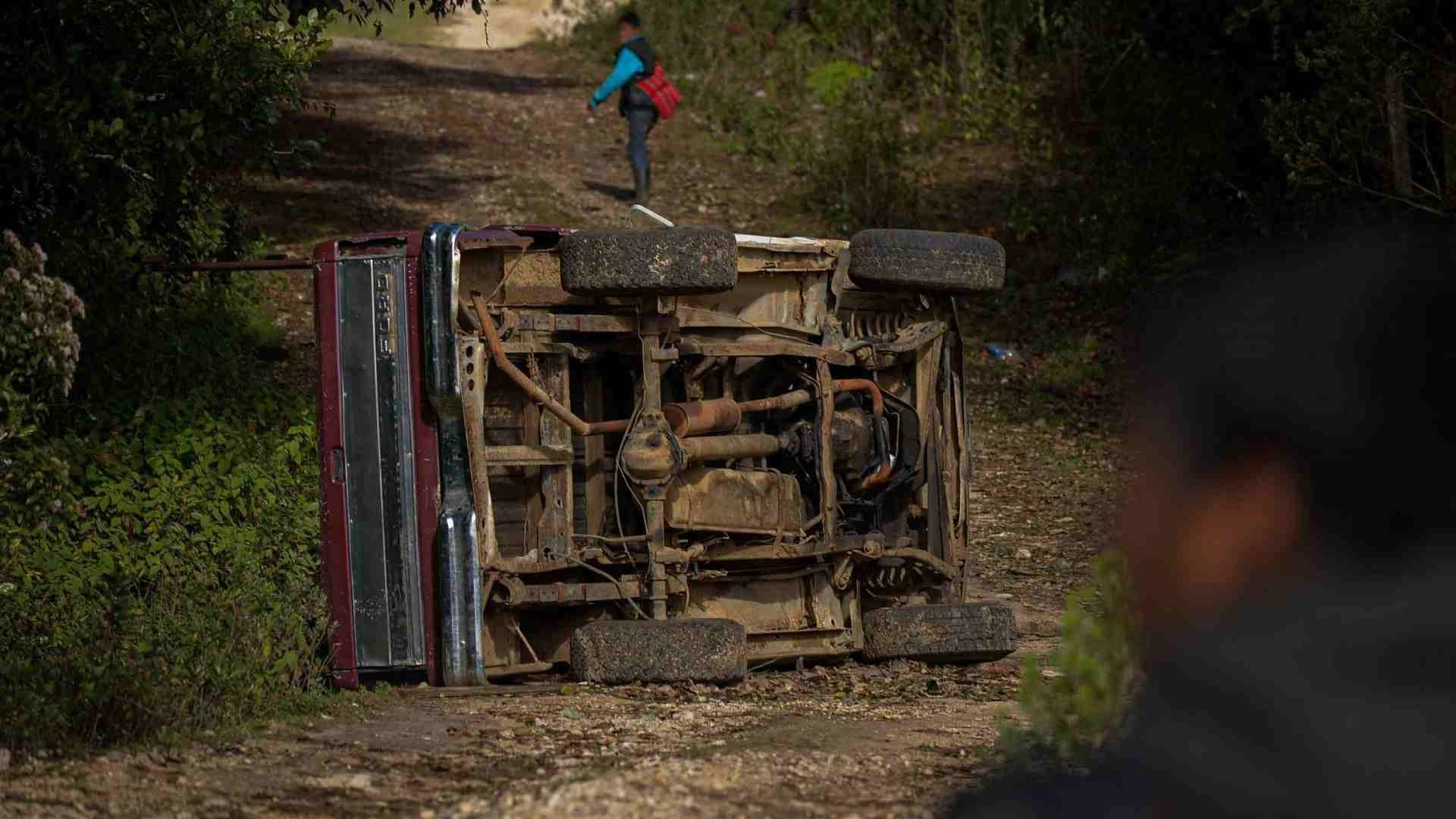 Huyen por violencia en Chiapas