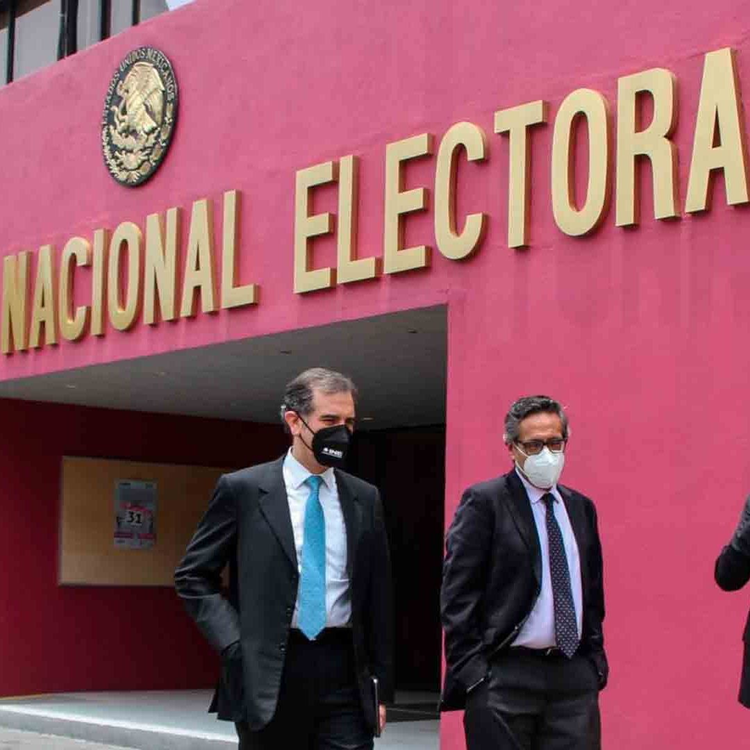 Lorenzo Córdova, presidente del INE, encabezó la conferencia para hablar sobre 'Plan B'