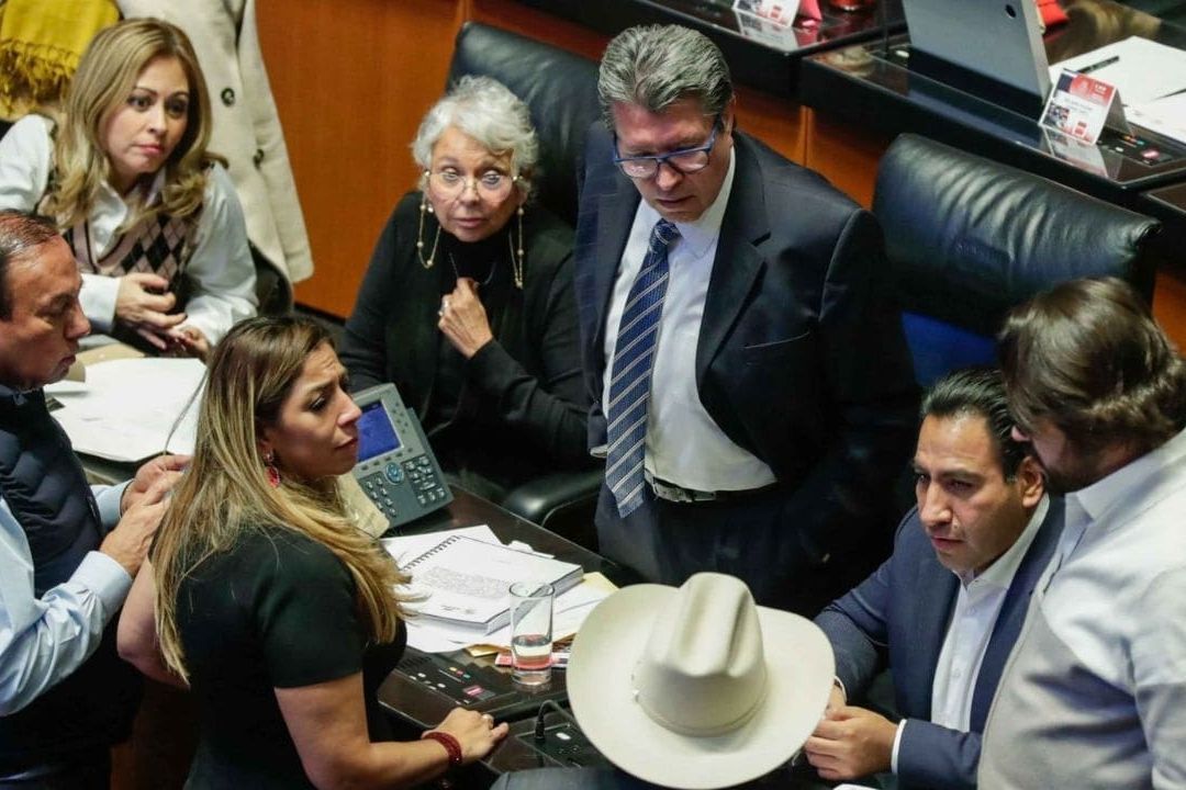 AMLO descartó que Ricardo Monreal sea expulsado de Morena por votar contra la reforma electoral