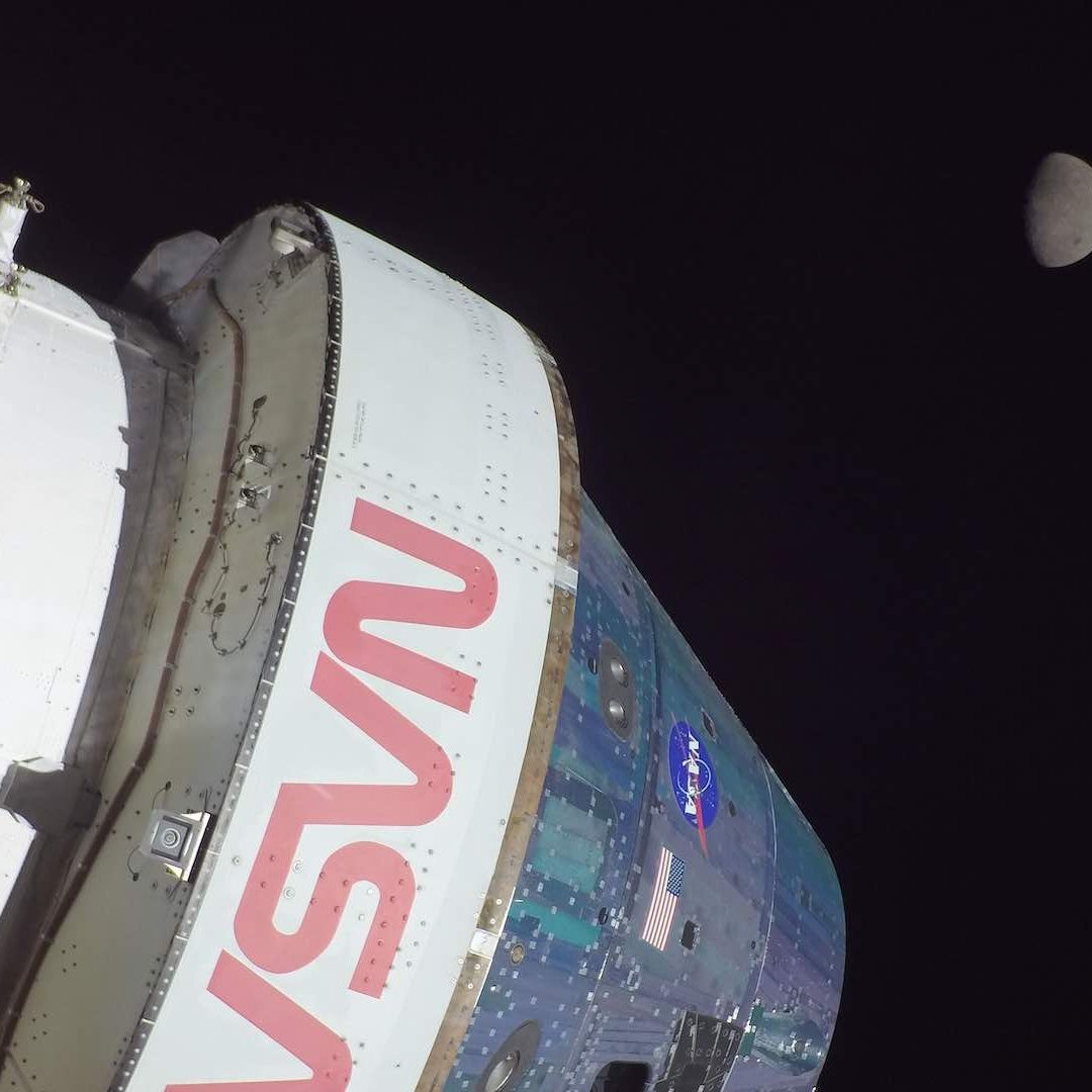 Sonda Orion se toma “selfie” desde el espacio con la Tierra y la Luna de fondo