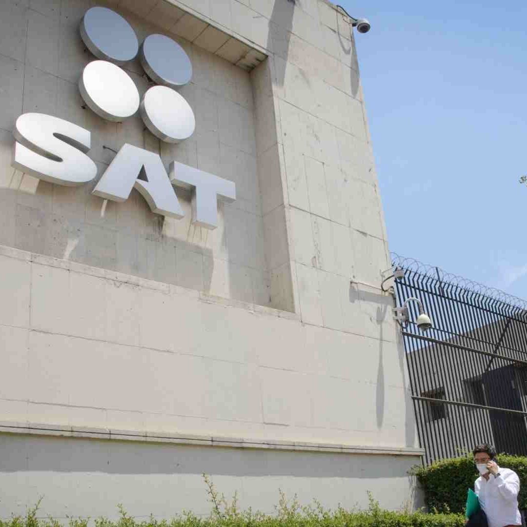 En este caso puede cobrarte el SAT por transferencias entre tus cuentas