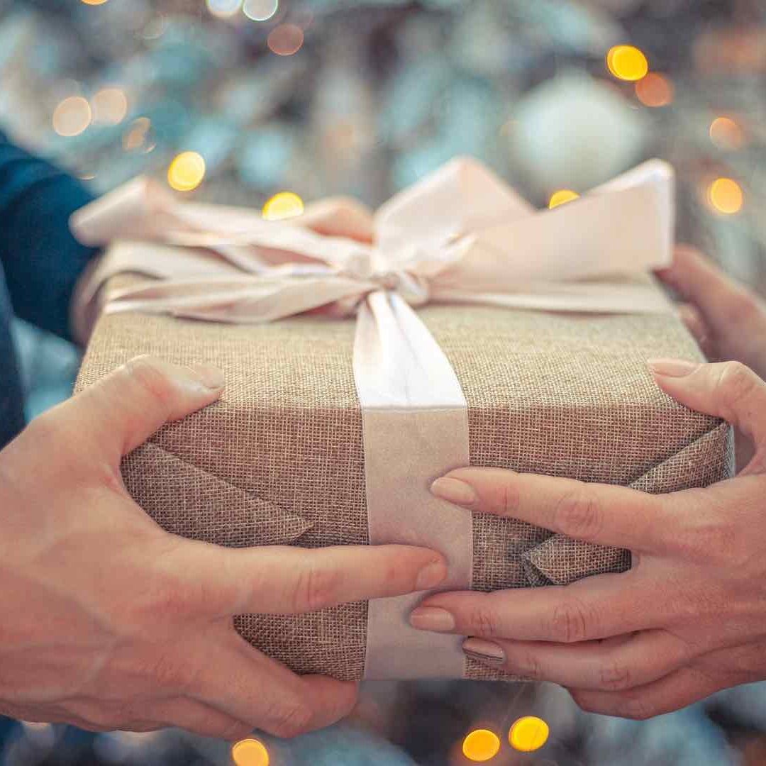 Estos son los casos en los que los regalos navideños son deducibles de impuestos