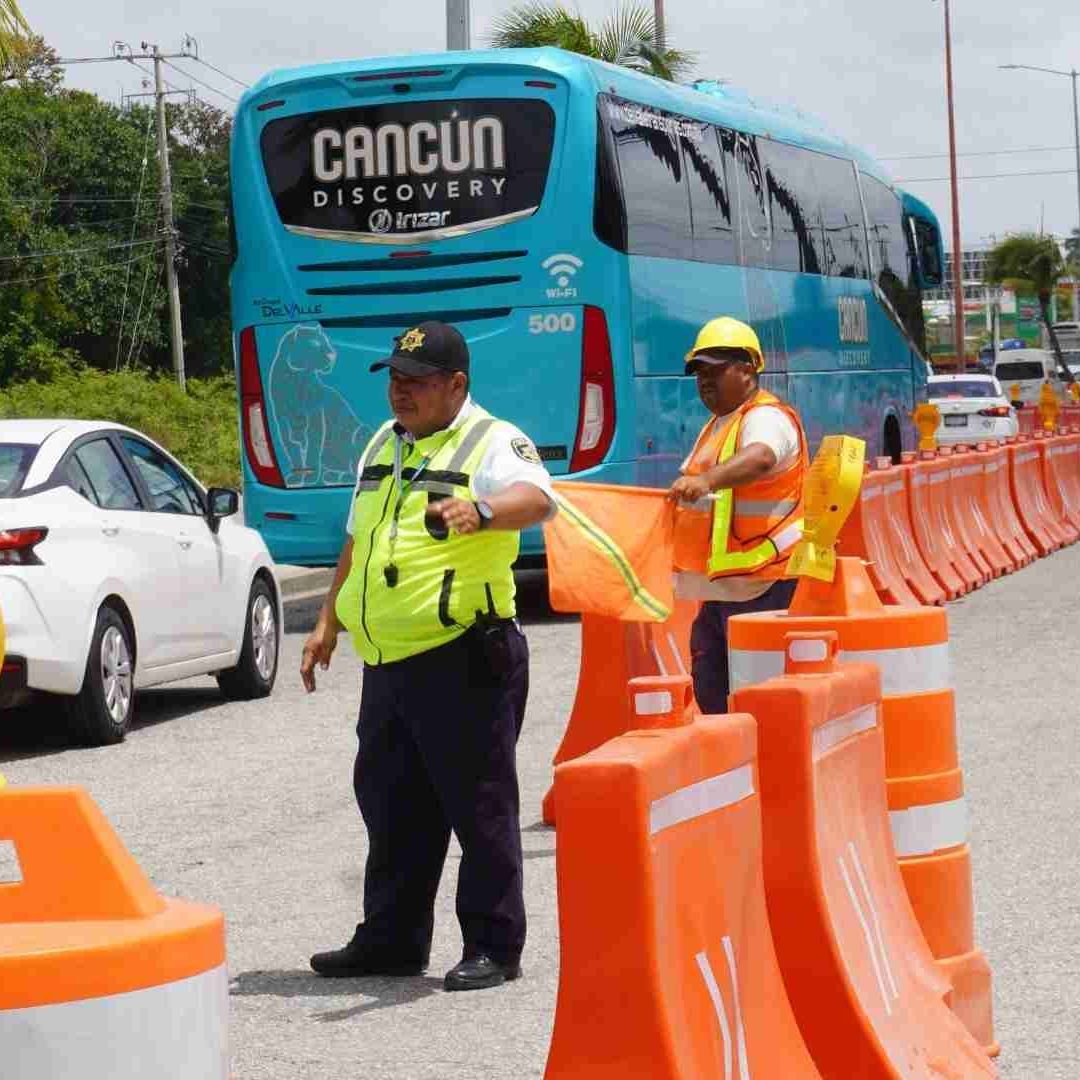 Obras viales en inmediaciones del aeropuerto de Cancún