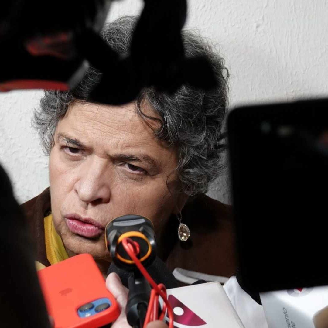 La senadora priísta Beatriz Paredes habla con medios de comunicación el 21 de diciembre de 2022