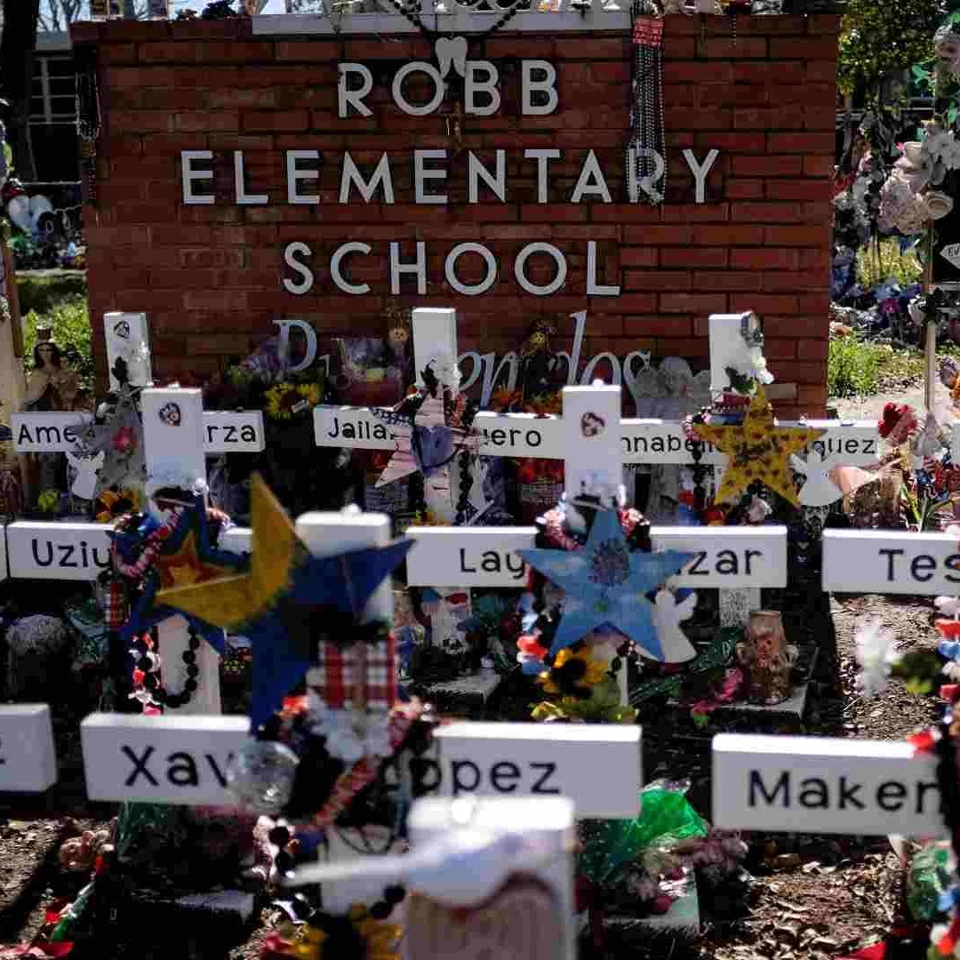 Joven armado mató a 19 niños y dos maestras en una escuela de EUA