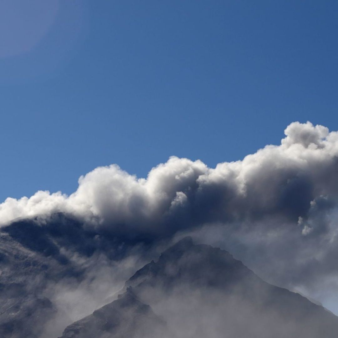 CENAPRED informa que, en las últimas 24 horas, mediante los sistemas de monitoreo del volcán Popocatépetl, se detectaron 101 exhalaciones acompañadas de vapor de agua, gases volcánicos y ligeras cantidades de ceniza.