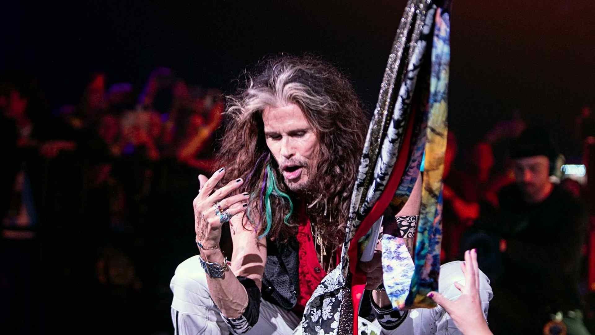 Steven Tyler fue señalado por una fan por abuso sexual