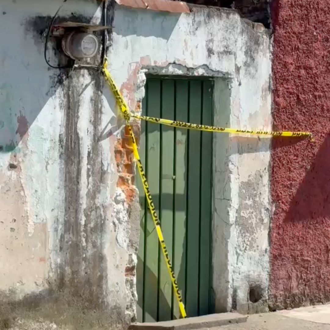 Acordonan casa por homicidio en la colonia Santa María Tlachichilco, en Orizaba