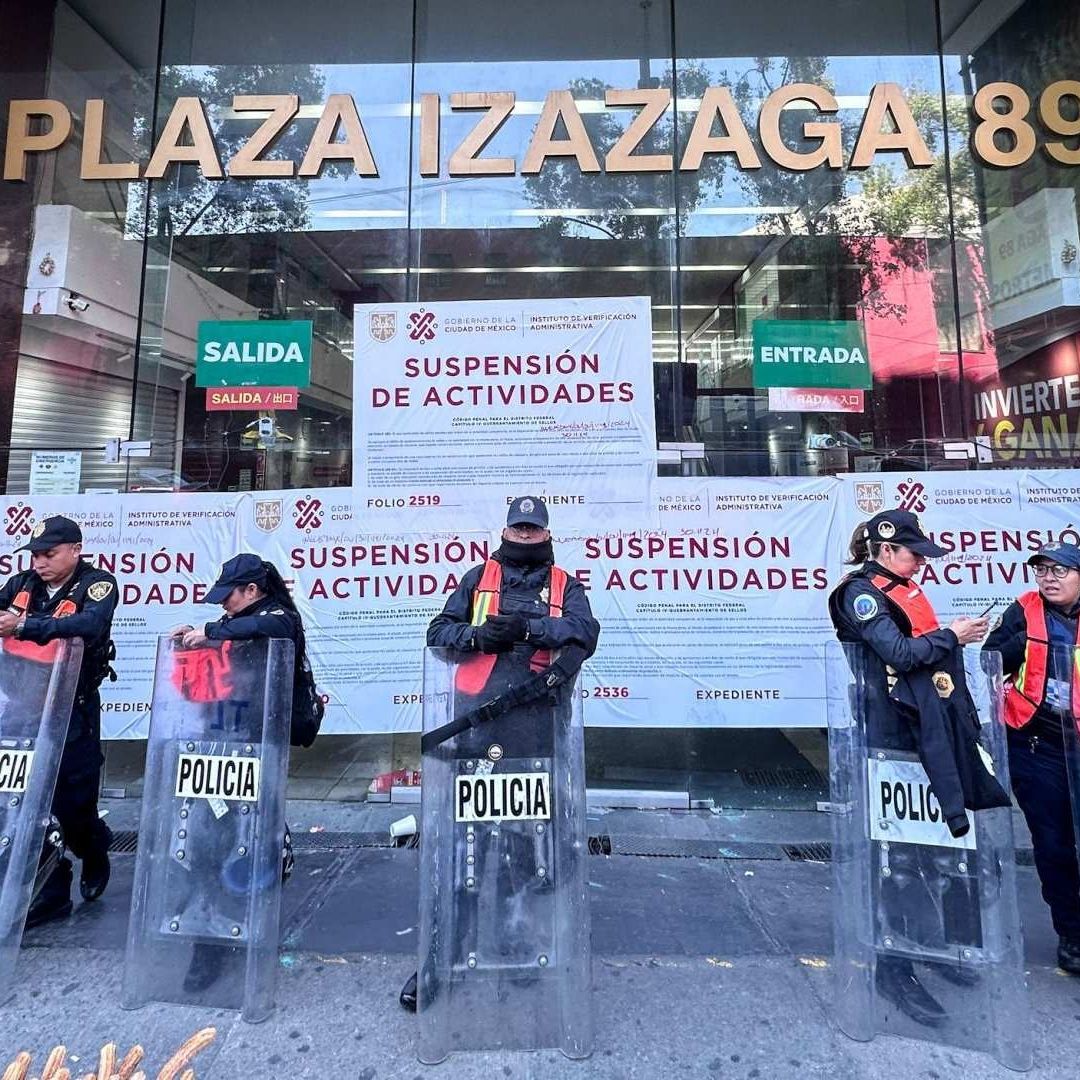 Operativo en Plaza Mart de Izazaga, en la CDMX.