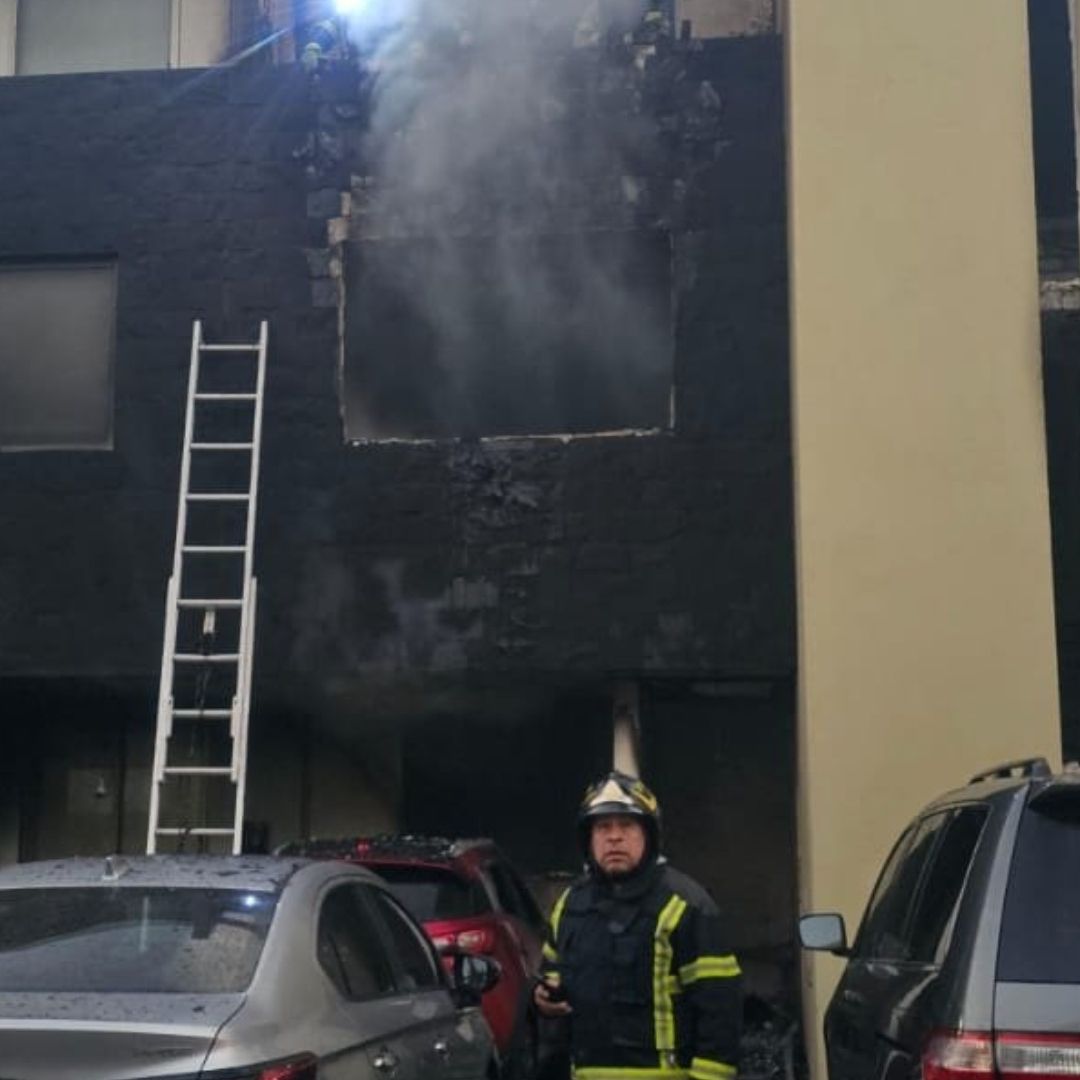 Incendio consume una casa en Tlalpan, CDMX, hoy 2 de diciembre de 2024