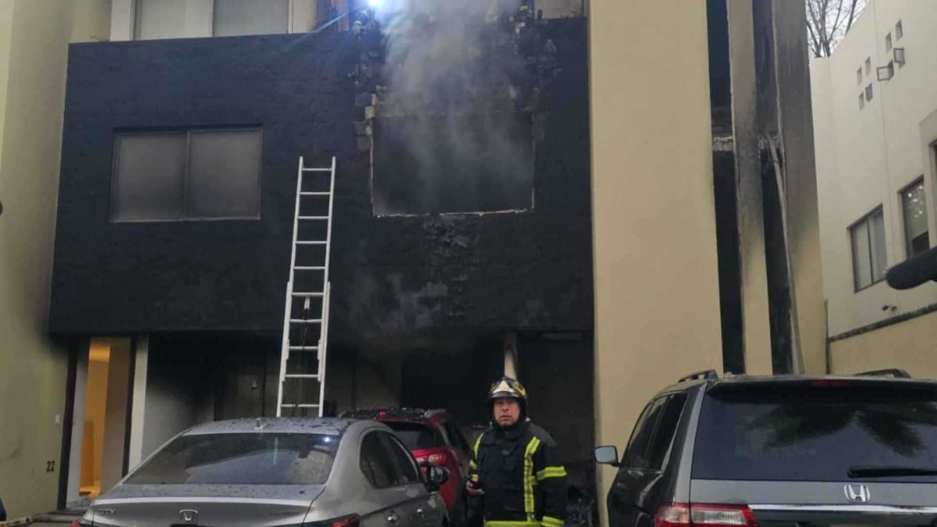 Incendio consume una casa en Tlalpan, CDMX, hoy 2 de diciembre de 2024