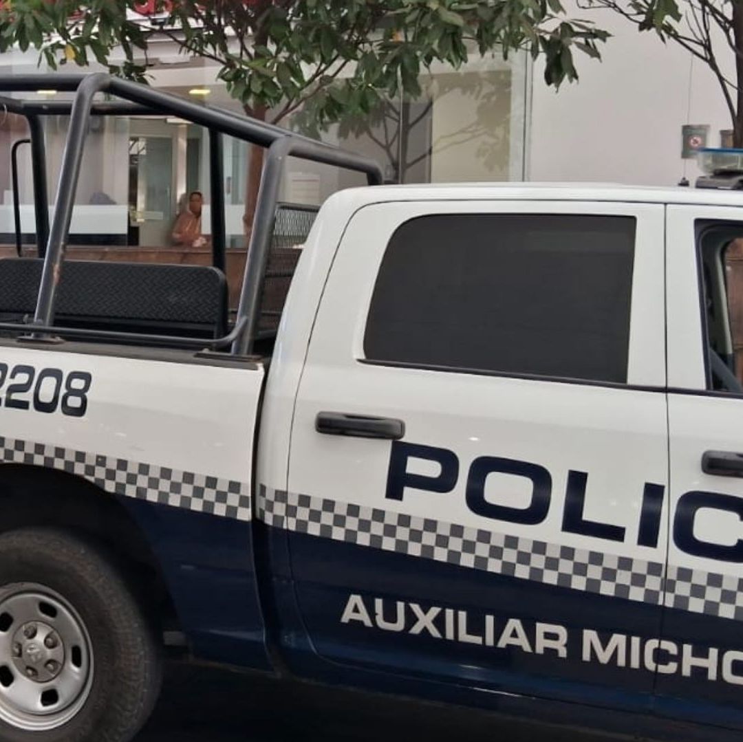 Sujetos Atacan a Balazos y Matan a Profesor de Primaria en Michoacán