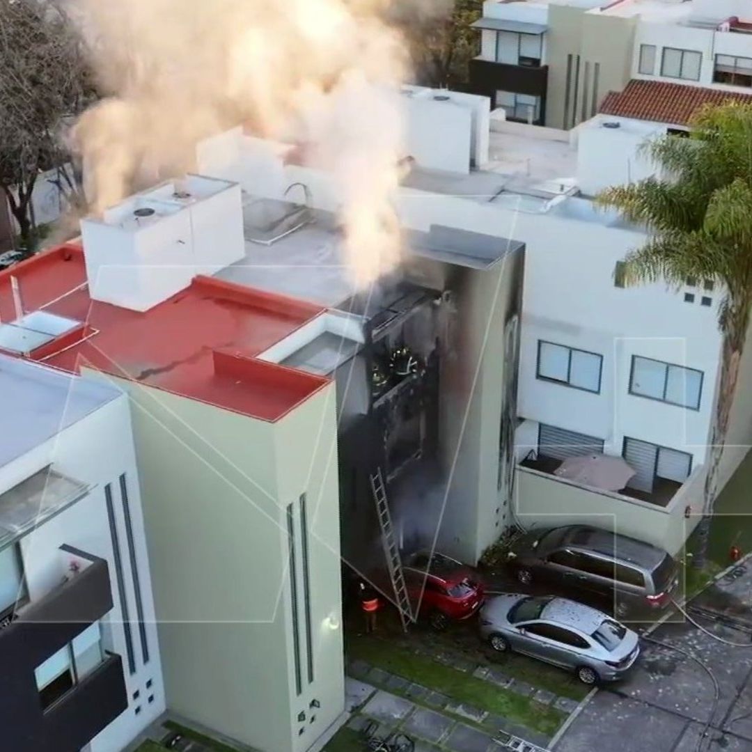 Fuerte incendio consume una casa y mueren 3 personas en Tlalpan, CDMX