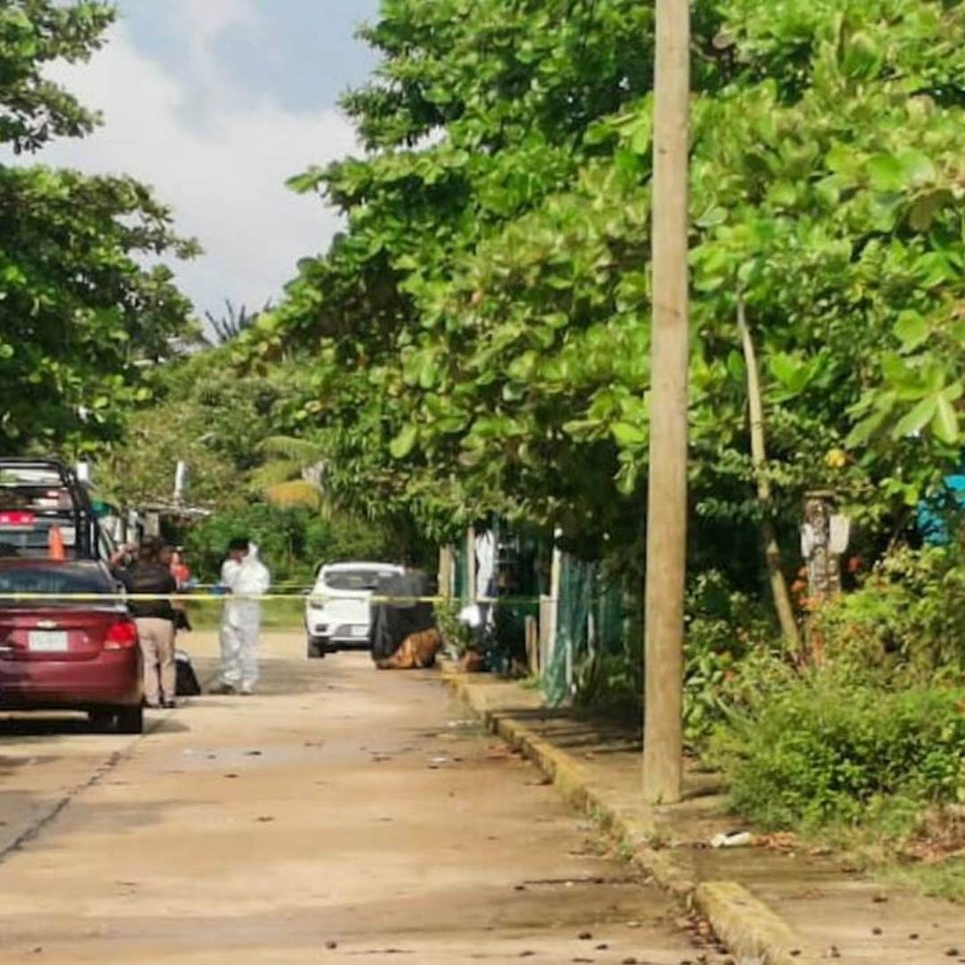 Acordonan colonia Democracia y Libertad en Nanchital
