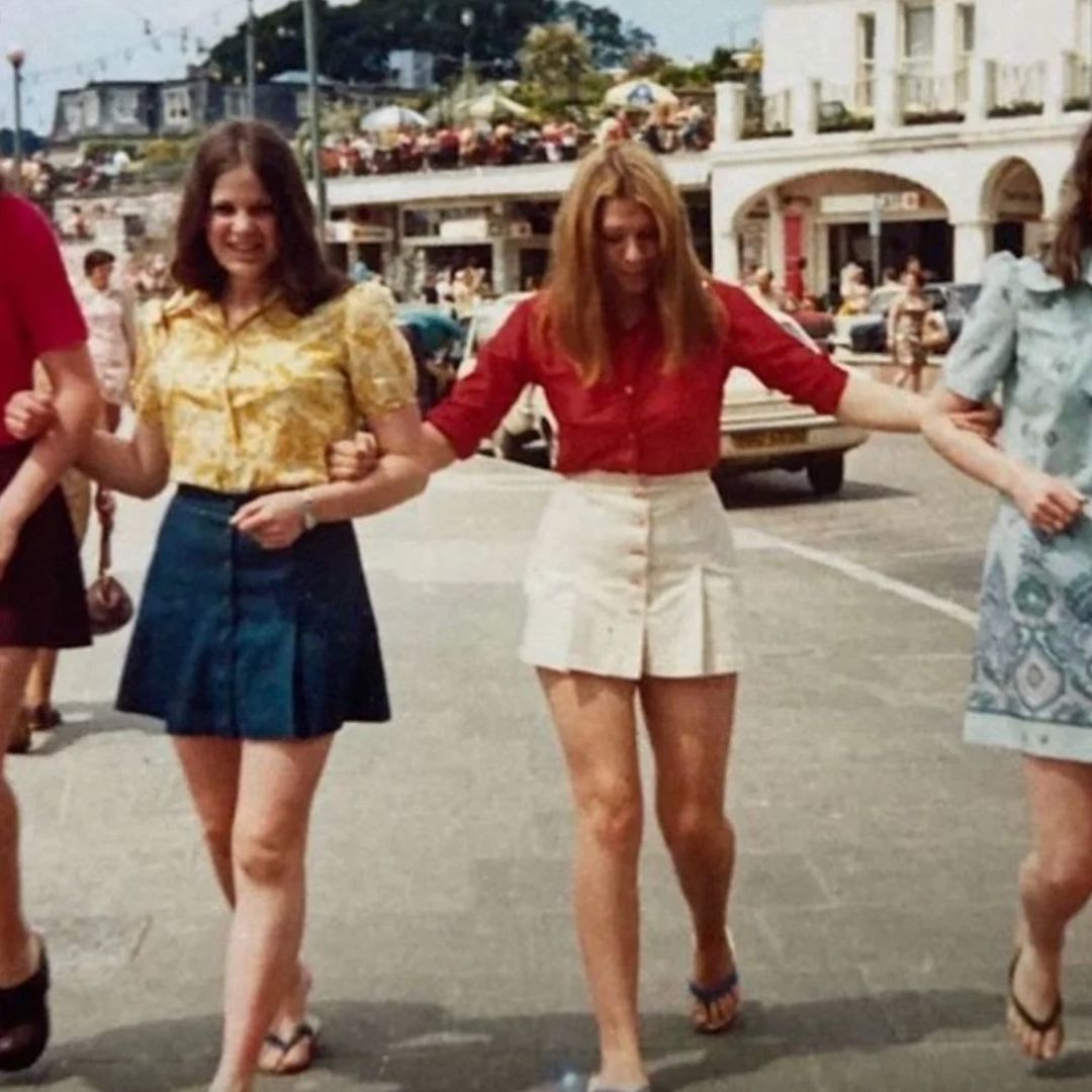 Cuatro amigas recrean una foto que se tomaron en 1972
