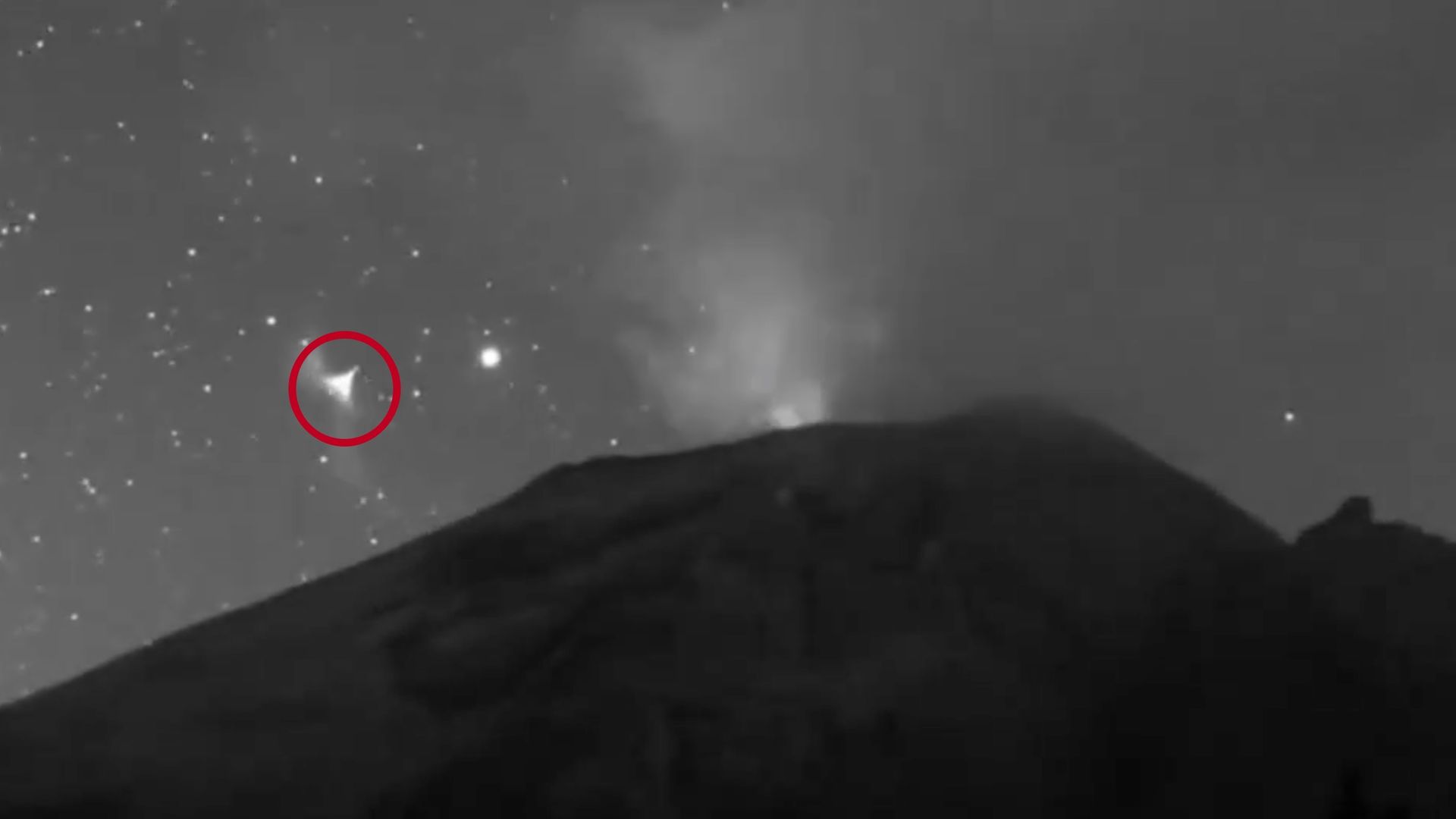 ¿Captan un ovni en el Popocatépetl? Aquí el video y la explicación