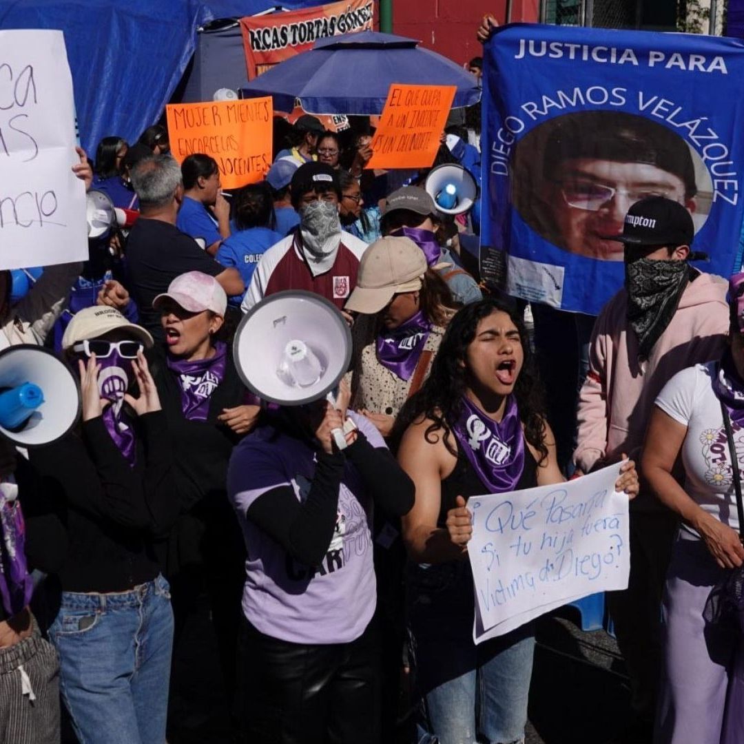 Alumnas del Instituto Politécnico Nacional apoyan a sus compañeras que fueron víctimas de violencia digital por parte de Diego 'N'.