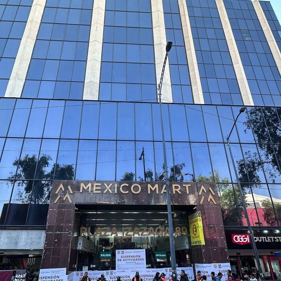 Fachada de Plaza Mart, localizada en Izazaga 89, en la CDMX