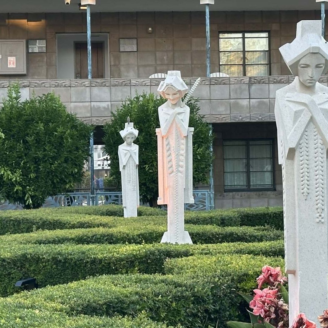 Niño Muere Descalabrado al Caerle una Estatua de un Complejo Turístico