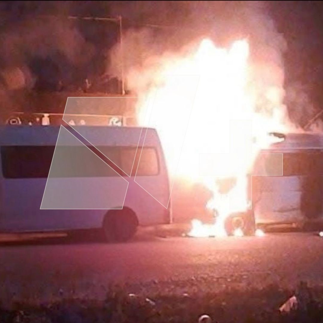 Riña desencadena incendio de cuatro rutas en Santa Clara Ocoyucan, Puebla.