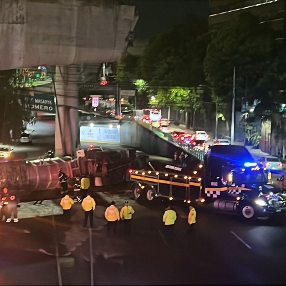 ¿Qué Pasó en Periférico Sur Hoy 5 de Diciembre 2024? Video Muestra Pipa Volcada en Palmas, CDMX