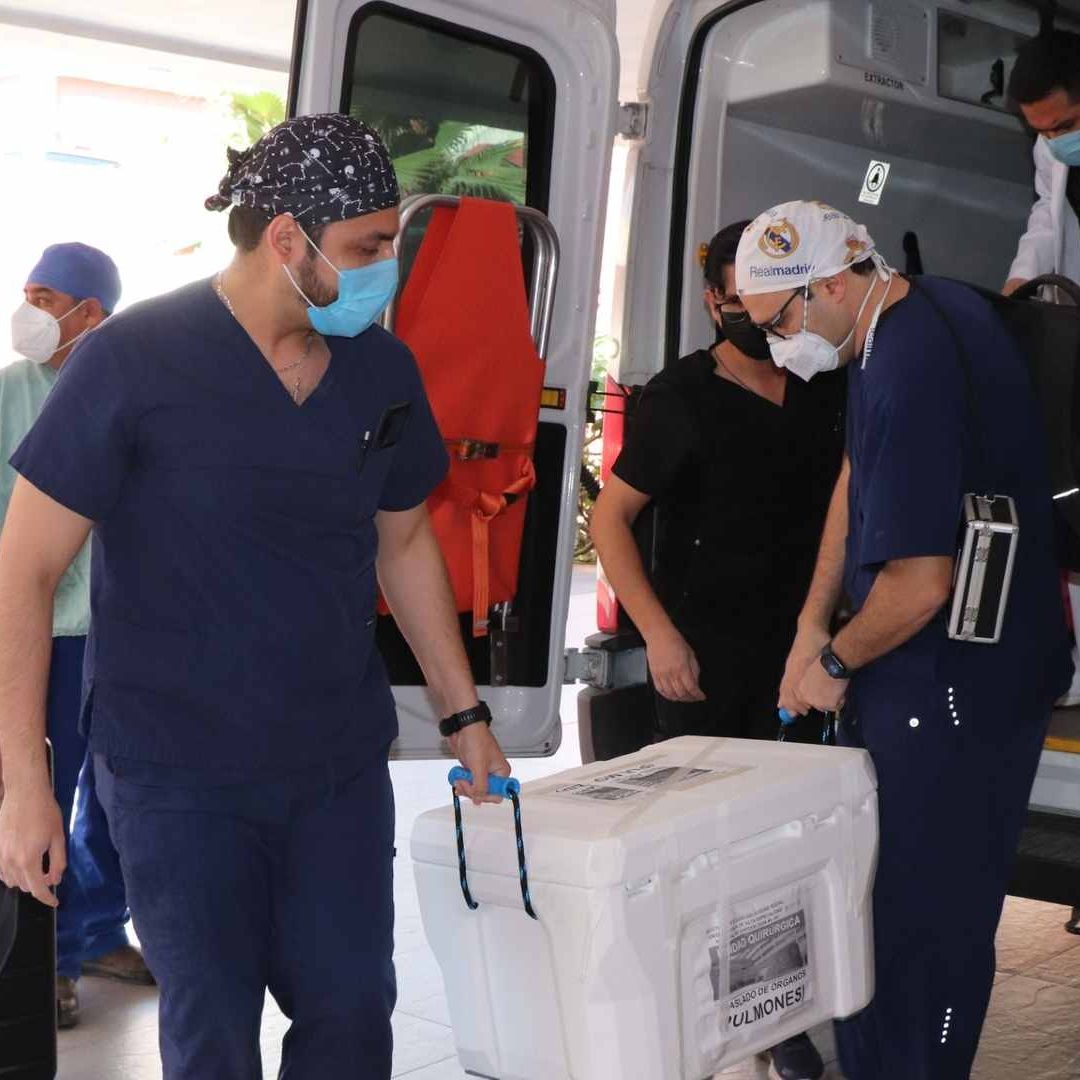 Diferentes especialistas participaron en el trasplante de los pulmones