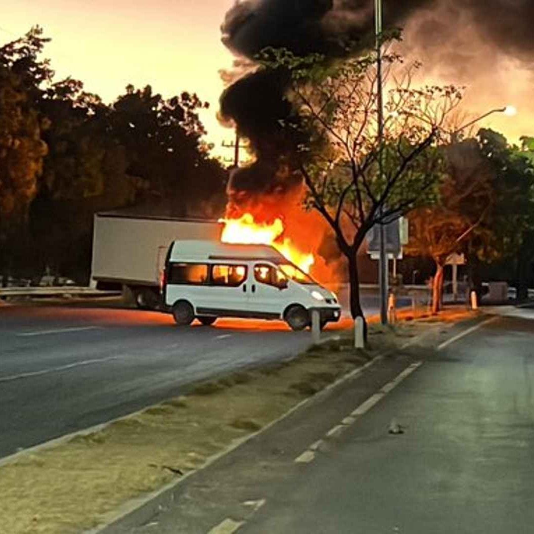 Culioacán amanece con bloqueos y quema de vehículos